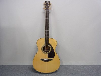 YAMAHAのアコースティックギターLS6(ハードケース付)